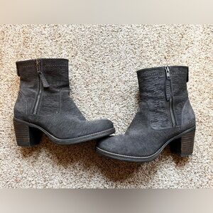 Taos Footwear Gray-Brown Suede-Look Ankle Boots (Women)